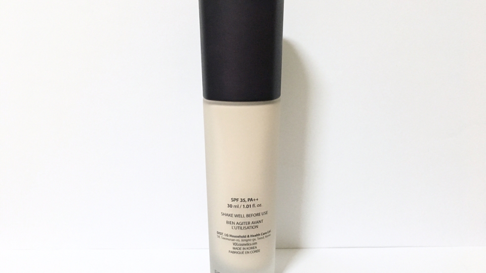 제가 받게 된 컬러는 A01 컬러입니다.
옐로우베이스와 핑크베이스가 적절히 섞인 17~21호 사이 정도로 보시면 될 것 같아요!