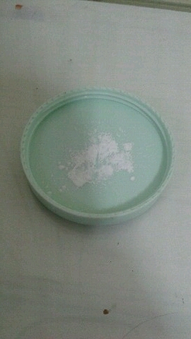 가루가 곱고 색은 없어요