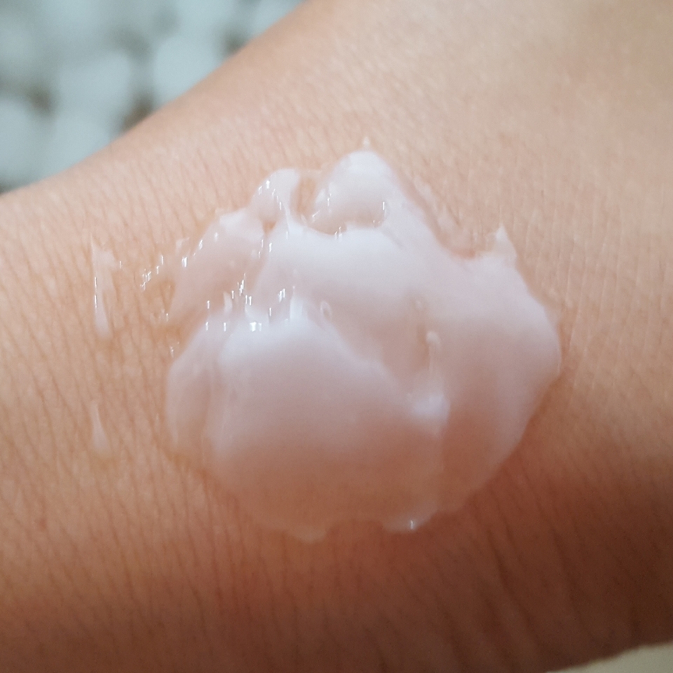 반투명한 젤크림