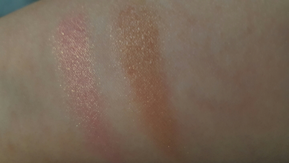 왼쪽이 오르가즘 
오른쪽이 라구나인데

라구나는 몇번을 발색해야 저렇게 나와요
굉장히 연하게 발색돼요
전 이거 정말 맘에 들어서 본품을 구매하려고요

오르가즘은 아이섀도로 써도 아주 예쁠 것 같아요
내일 도전해보려고요 이제 실제 사용 컷을 보여드릴게요