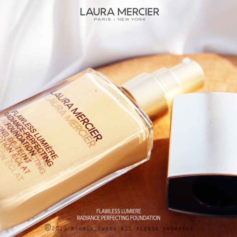 요번에 

플로리스 뤼미에르 래디언스 퍼펙팅 파운데이션 출시되면서

동시에 나온 정유미언니 화보 다들 보셨나요?

​

정말 ,,,, 언니 미모도 미모지만

피부가,, 광채감이,,,!

​

요 투명빛파운데이션 이

모든 각도에서 균일하게 빛을 반사해내는

크리스탈 투명 펄 성분이 들어가서

다각도에서도 자연스럽고 투명하게 빛나는 광채감이

자랑인 파운데이션 이라고하더라구요!

​

제가 정유미언니 미모는 절대 못갖더라도

피부만큼은,, 갖고말겠다며 이 파운데이션 요즘

줄구장창 바르는 중이구요???