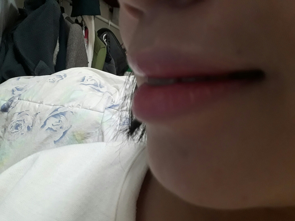 이건 그라데이션 샷인데 색을좀비슷하게해보느라  좀 어두캄캄? 해요 (죄송함당ㅜ) 은은하게 핑크빛이돌고 립글로스 느낌?