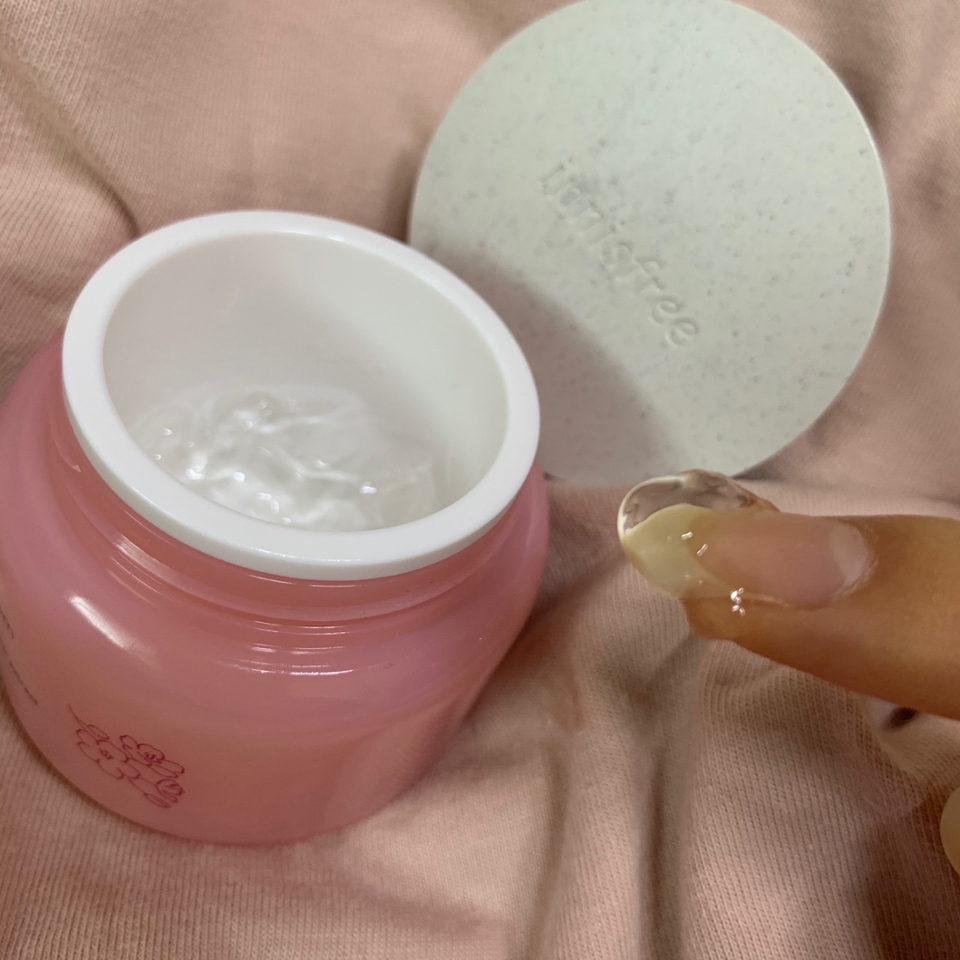 안에 팁이 있지만 쓸때마다 꺼내기도 반거럽고 손으로 하기는 좀 꺼려져서 저는 손톱으로 살짝 파서 사용하고 있어요!