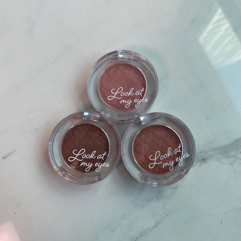 꿀조합2

달달한 대추차+여인의 코트+200년 된 초코가게 입니당!
쿨톤분들께 추천해드려요 말린장미 좋아하시는 분들 이렇게 조합해서 발라보세요! 정말 예쁩니다💕
