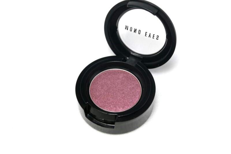 맥 케이스랑 닮은걸로도 유명하져 ㅋㅋㅋㅋㅋ
진짜 비슷하긴 함 ㅜㅜㅜㅜㅜ 머추어버건디는 예전부터 구입해야지 해야지 미루고미루다 산거라서 발색 리뷰 진짜 많이 찾아봤었어요 ㅎㅎ

