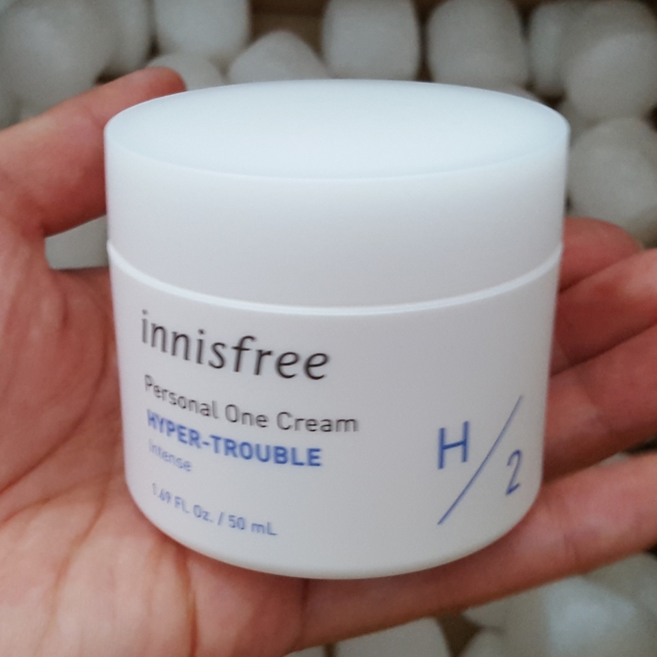 군더더기없이 깔끔한 디자인의
단지형 크림으로 스패출라는 없습니다.