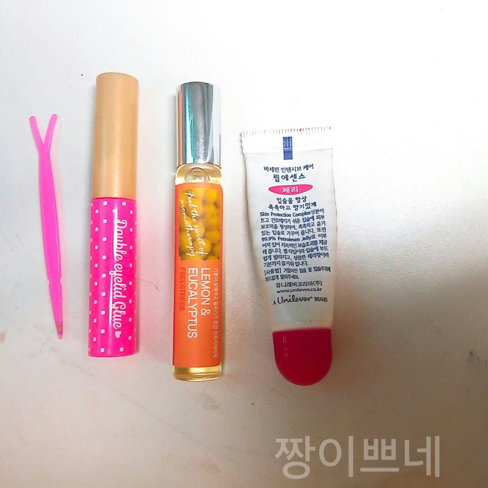 왼쪽부터
🎉다이소쌍액🎉
🎉캔들나무 아로마오일🎉
🎉바세린립밤 체리향🎉