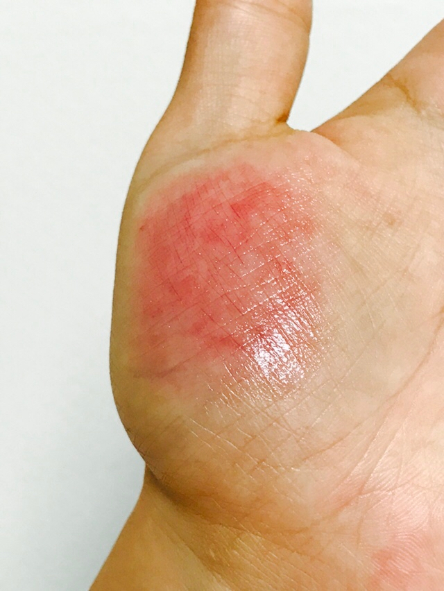 물먹은 체리빛이에요 